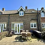 Life Of Filey - Part Of The The Bay Filey Village With Pool, Gym And Direct Access, Pub, Restaurant, Tennis And Meadows Walks *