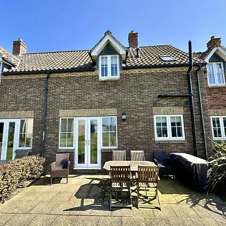 Life Of Filey - Part Of The The Bay Filey Village With Pool, Gym And Direct Access, Pub, Restaurant, Tennis And Meadows Walks *