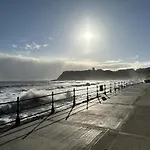 Life Of Filey - Part Of The The Bay Filey Village With Pool, Gym And Direct Access, Pub, Restaurant, Tennis And Meadows Walks * Reighton